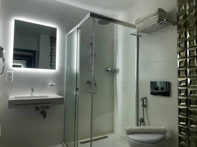 Onyx By Luna 4*