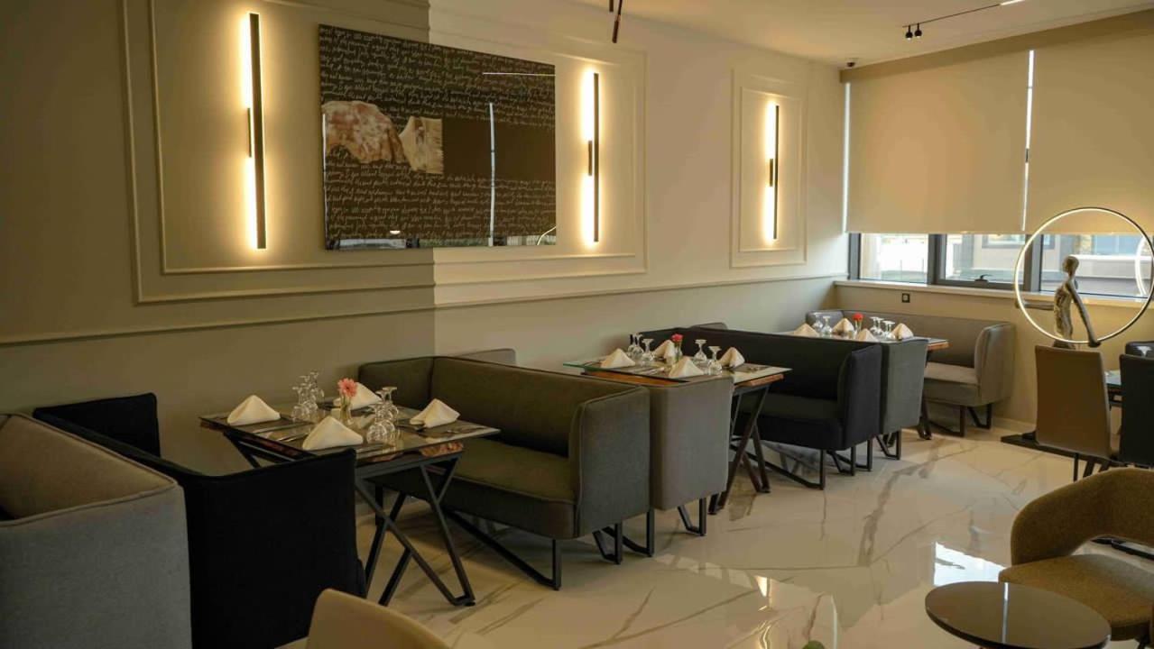 Onyx By Luna 4*
