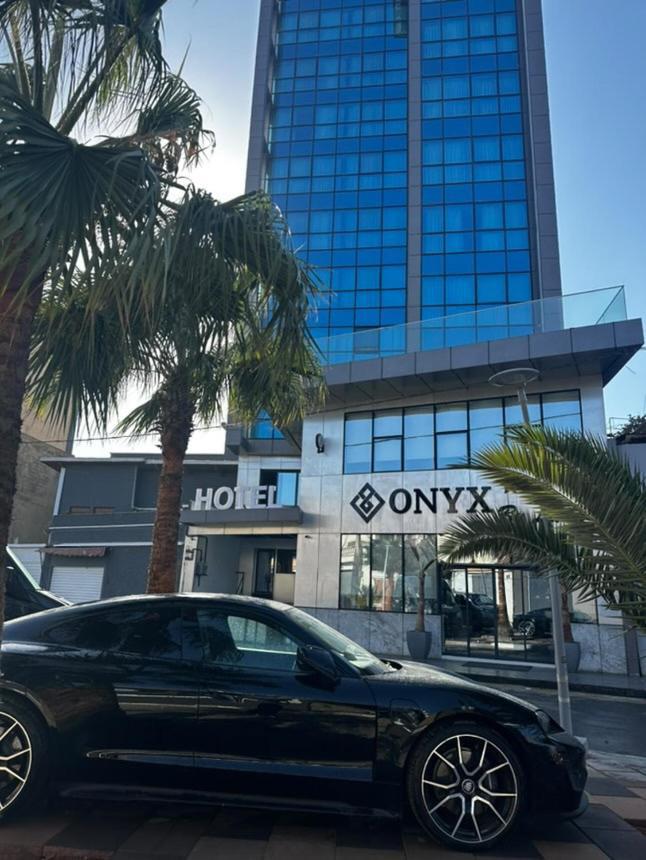 Onyx By Luna Oran